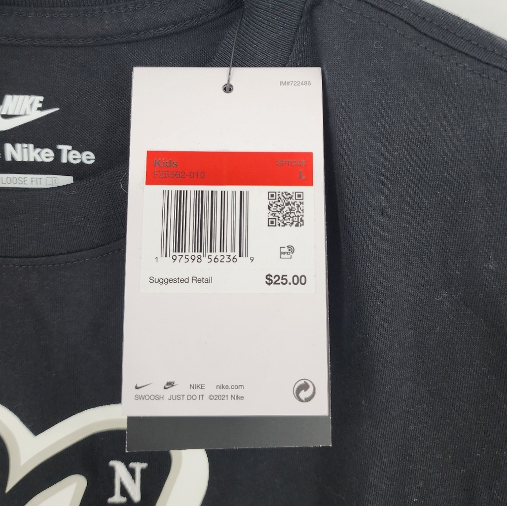 Nike Sportswear NWT Kids T-Shirt Large - Picture 8 of 8